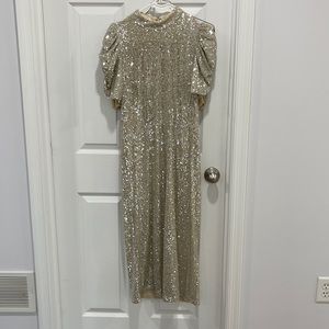 Beautiful dress. Ankle length. Puffer sleeves.
